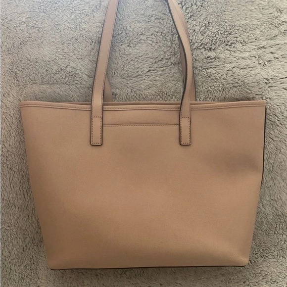 Michael Kors Jet Set Tote​​​​ - Picture 4 of 11